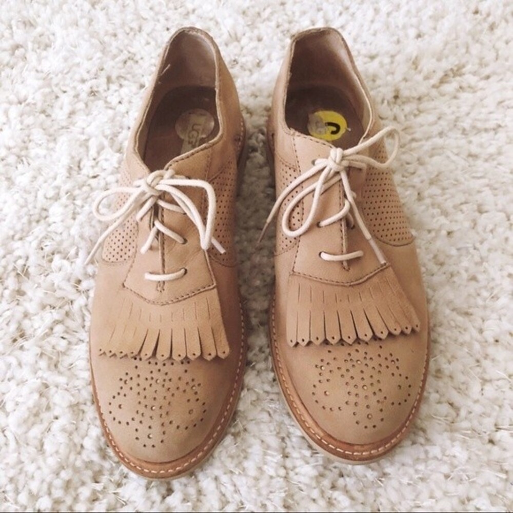 UGG Suede Oxford w/Fringe & Sherpa Toebox EUC